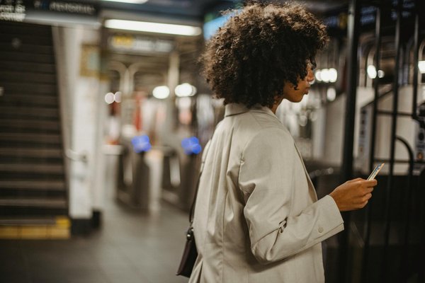 Comment organiser un camping pour une expédition de randonnée dans les forêts de conifères en hiver?